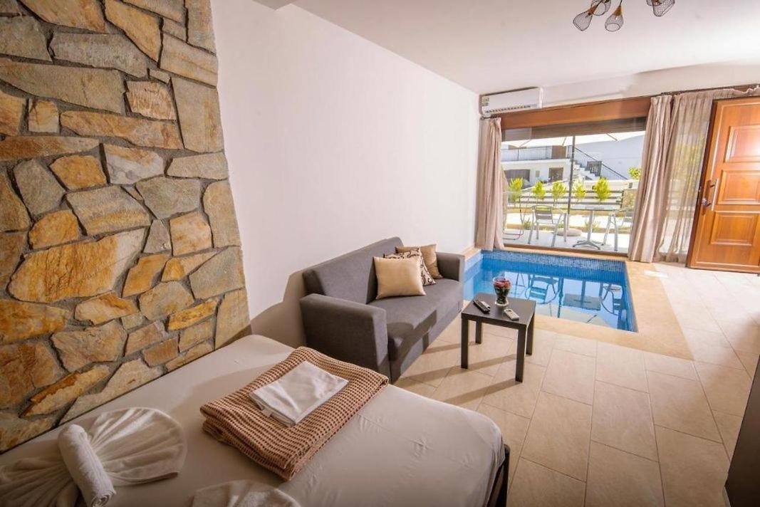 פפקוהורי Stone Suites מראה חיצוני תמונה